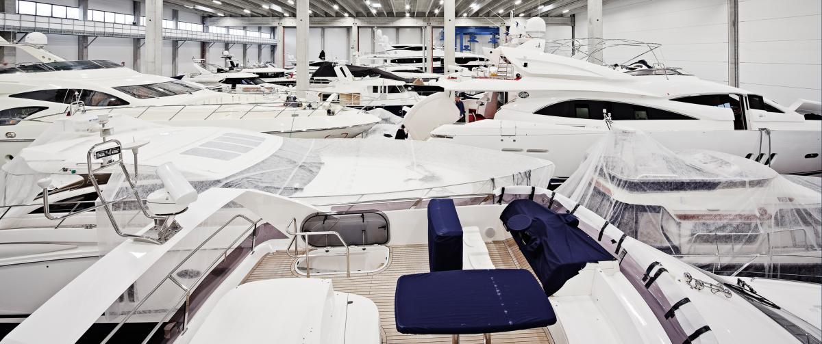 deluxe yachts store
